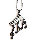 Náhrdelník piano s notami bílé