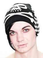 Čepice černá s bílou lebkou a šachovnicí