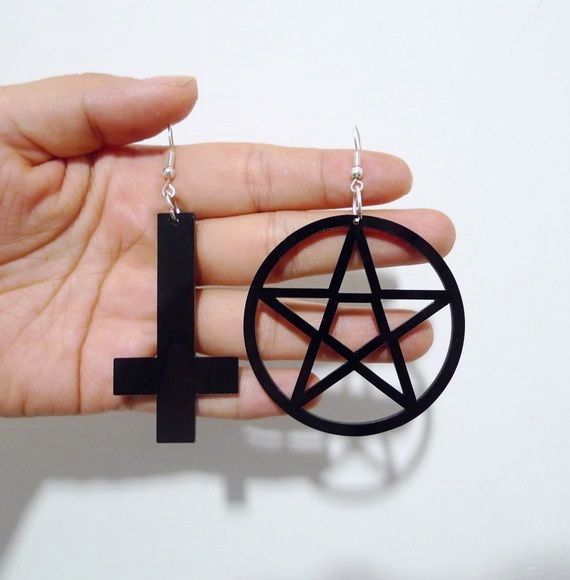 Náušnice kříž a pentagram