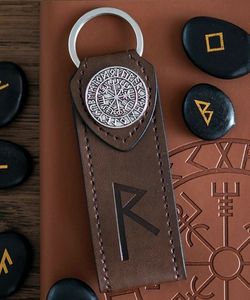 Klíčenka se symbolem vikingských run - Cesta