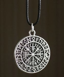 Přívěsek se šňůrkou - vikingský kompas Vegvísir