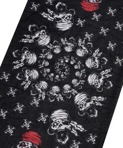 Šátek multifunkční černý s pirátskými lebkami