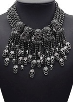 Gotický statement náhrdelník s lebkami